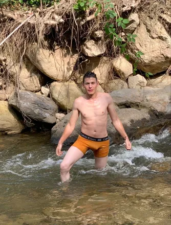 OnlyFans cuenta u421813136 header 2