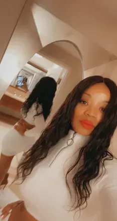OnlyFans account  londonpeaches header 2