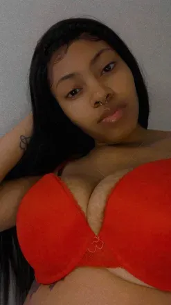 OnlyFans cuenta prettylightskinn25 header 2