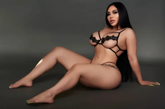 OnlyFans cuenta lalli_racks header 2