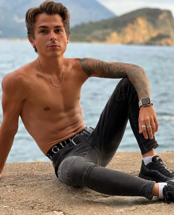 OnlyFans cuenta aronbrownn header 2