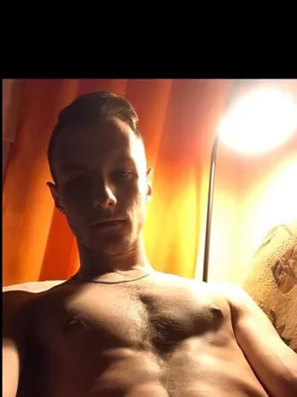 OnlyFans cuenta tiiv1 header 2