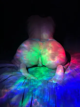 OnlyFans cuenta cosmicneongirl_420 header 2