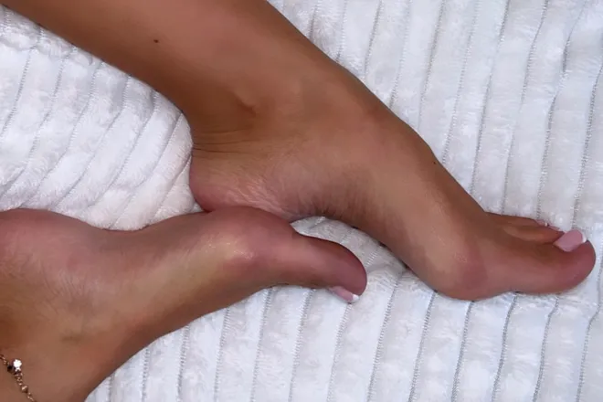 OnlyFans cuenta petitefeetms header 2