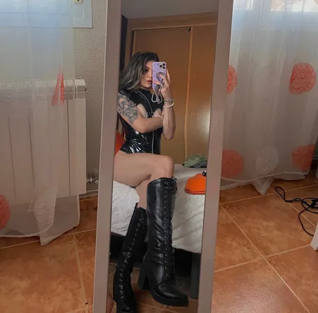 OnlyFans cuenta dominainfernum header 2