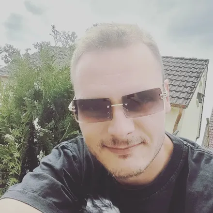 OnlyFans cuenta robert-28 header 2