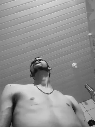 OnlyFans account  max2103 avatar 1