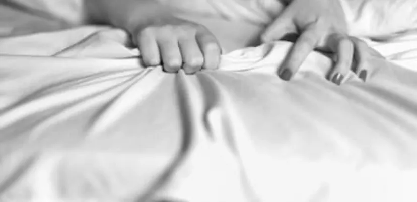 OnlyFans cuenta underneath_aria header 2