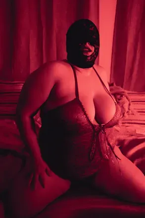 OnlyFans account  esmeraymoondust avatar 1