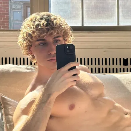 OnlyFans cuenta blondecurlyboy avatar 1
