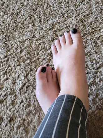 OnlyFans cuenta nikkisfeet2sell header 2