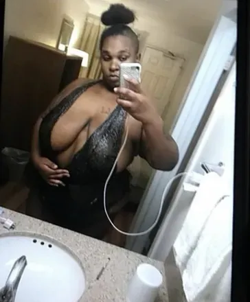 OnlyFans account  kissitwetter avatar 1