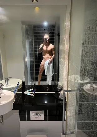 OnlyFans cuenta riqardo header 2