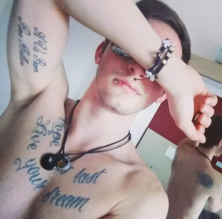 OnlyFans cuenta itsneobtch header 2