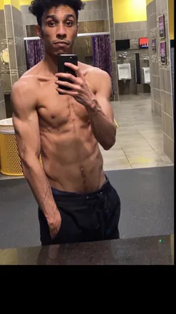 OnlyFans cuenta yungaxel header 2