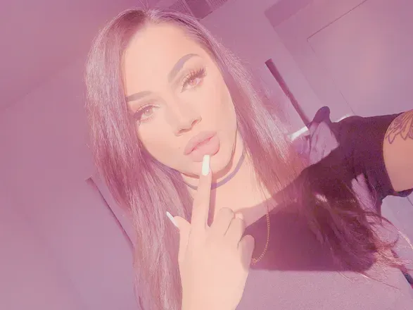 OnlyFans cuenta peachyarielle header 2