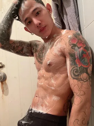 OnlyFans account  eakeak header 2