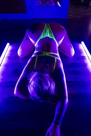 OnlyFans cuenta lindsaytaylorofficial header 2