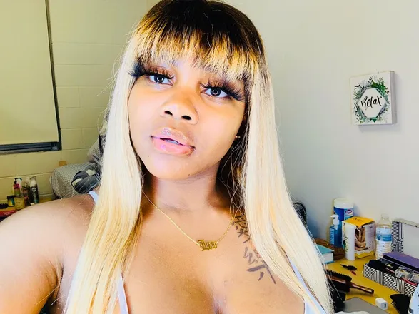 OnlyFans cuenta theefeetqueen11 header 2