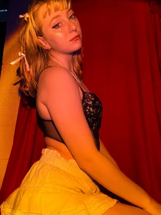 OnlyFans cuenta strawberryelizabeth header 2
