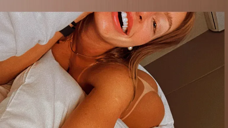 OnlyFans cuenta mollycastilhos header 2