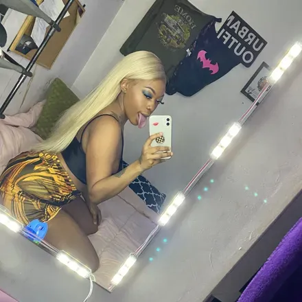 OnlyFans cuenta sauceymonae header 2