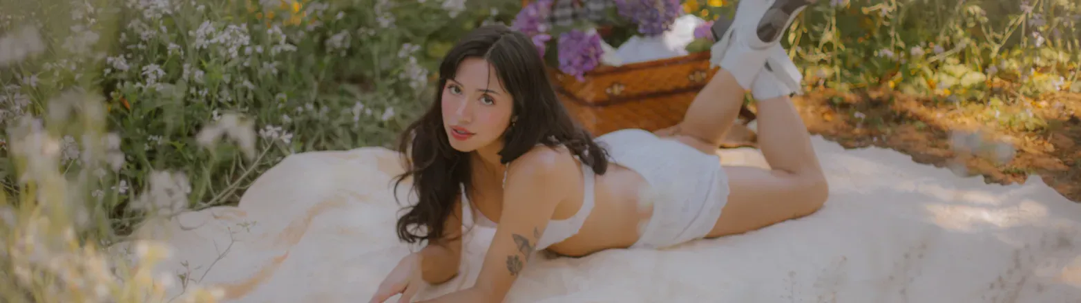 OnlyFans account  robinmae header 2