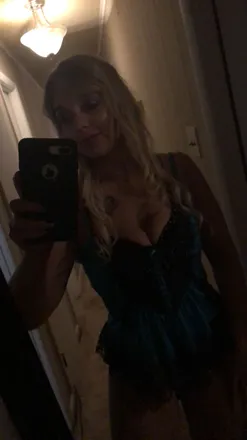 OnlyFans account  ellewhy header 2