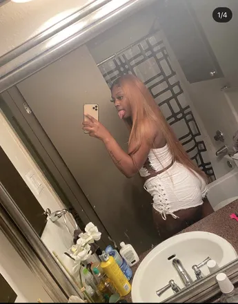 OnlyFans cuenta yunnodess header 2