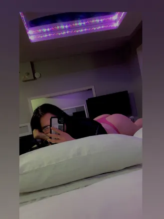 OnlyFans account  honey_girl643 header 2