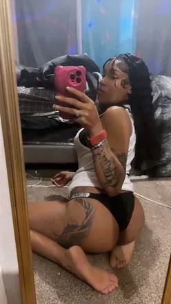 OnlyFans cuenta prettyyellow98 avatar 1
