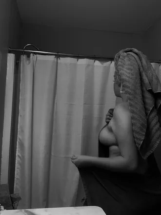 OnlyFans cuenta nessa1970 header 2