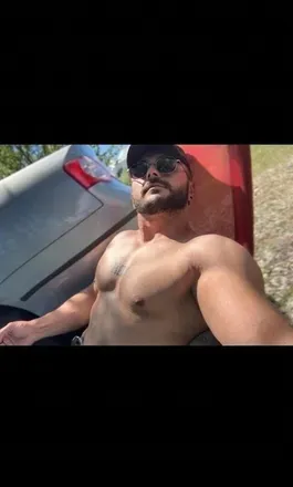 OnlyFans cuenta hotguy.17 avatar 1