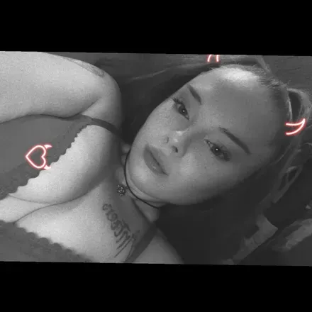 OnlyFans cuenta brighteyesthickthighs22 header 2