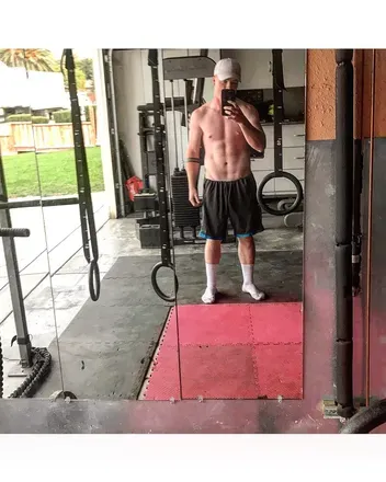 OnlyFans cuenta mikeymcrob avatar 1