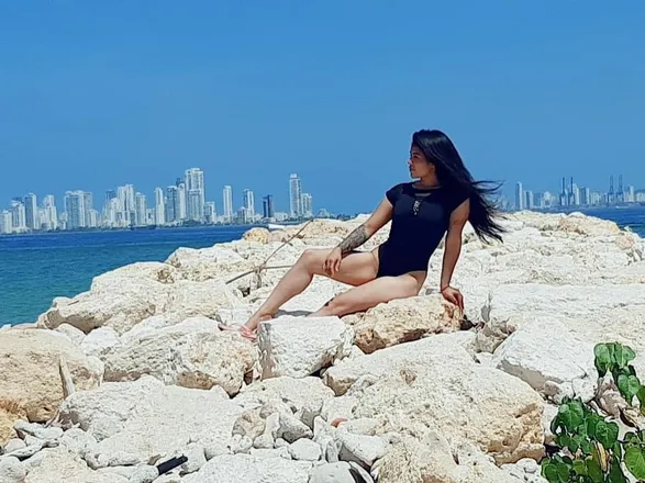 OnlyFans cuenta vivipoveda header 2