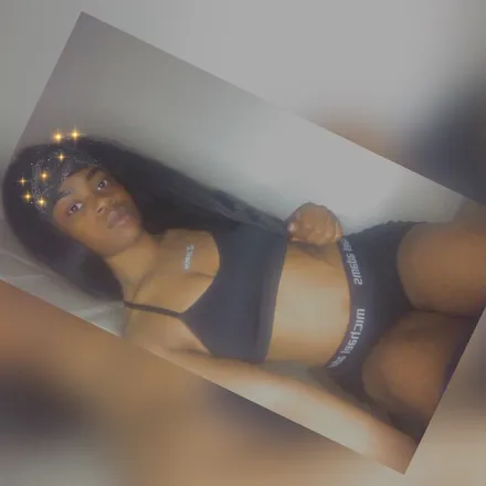 OnlyFans cuenta onlyoneanaa header 2