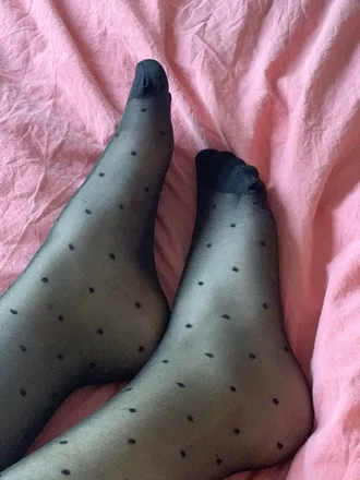 OnlyFans cuenta shyfootsiegirl header 2