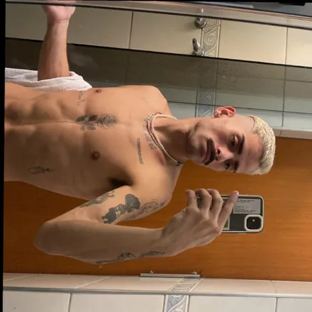 OnlyFans cuenta vicccruzzz header 2