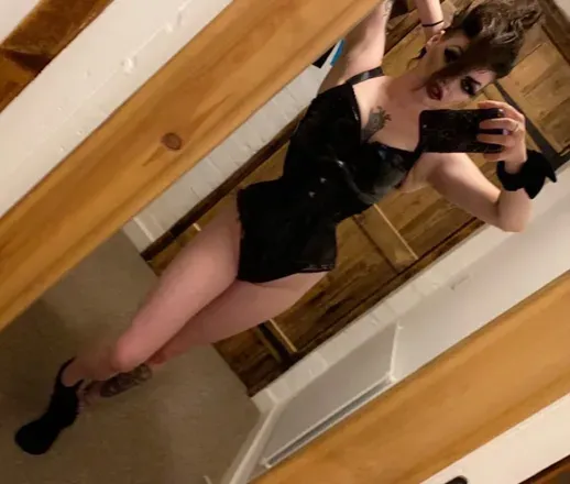 OnlyFans cuenta bigtittygoth header 2