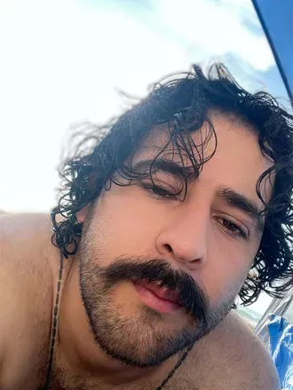 OnlyFans account  beeetore avatar 1
