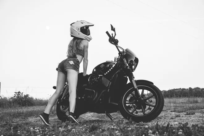 OnlyFans cuenta motovixen header 2