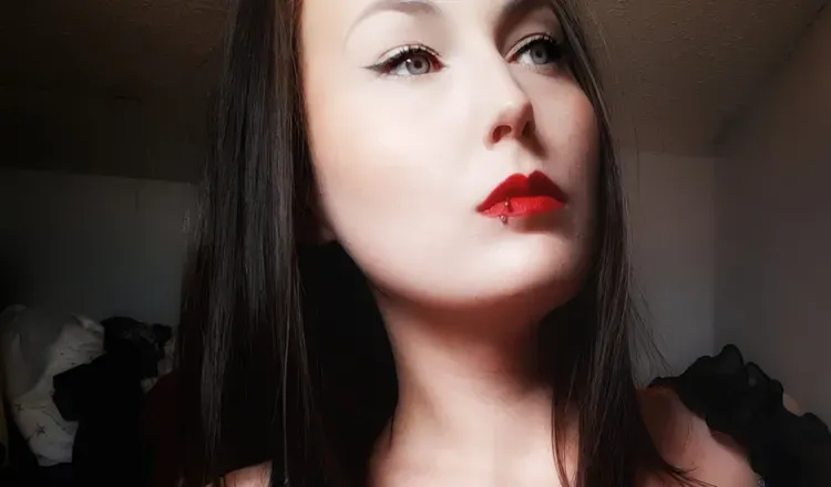 OnlyFans account  juniessecrets header 2