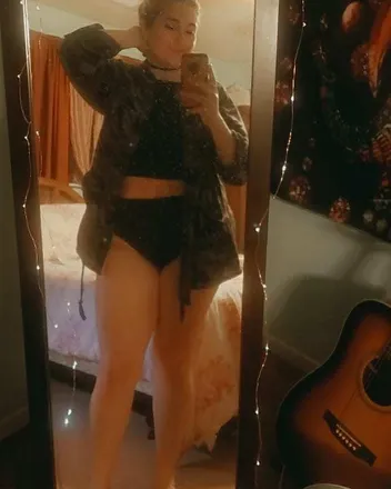 OnlyFans cuenta cinnamon_1997 header 2