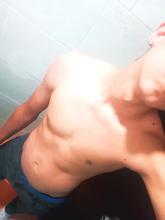 OnlyFans cuenta u196005283 header 2