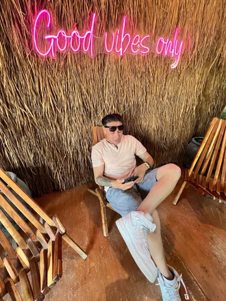 OnlyFans cuenta whysoseriousmyguy header 1