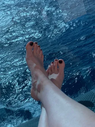 OnlyFans cuenta ski-feet header 2