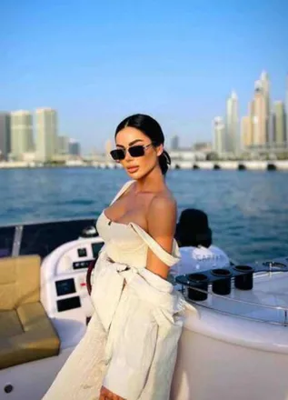 OnlyFans cuenta yourlovequeen header 2
