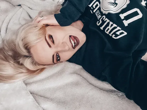 OnlyFans account  harlielynn avatar 1