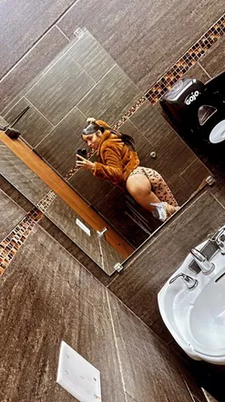 OnlyFans cuenta laura762 header 2
